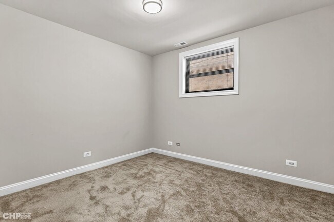 Building Photo - 2617 W Evergreen Ave