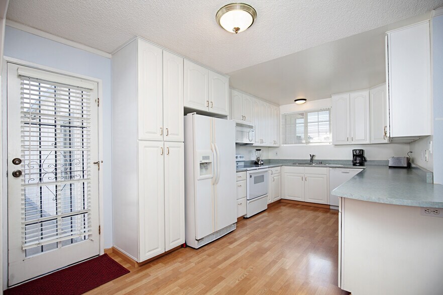 Building Photo - 6714 Cowles Mountain Blvd