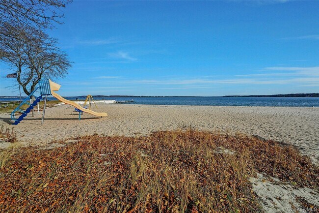 Building Photo - 425 Old Shipyard Ln