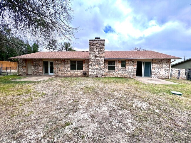 Building Photo - Comfortable 3/2 Home