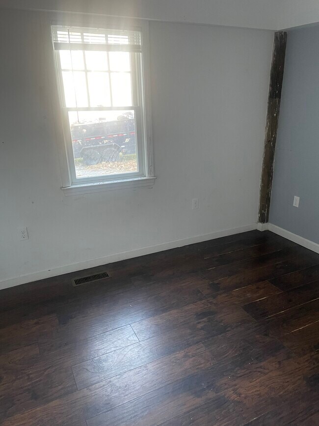 Building Photo - 409 Boston Rd