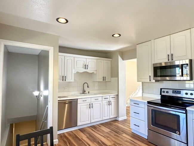 Building Photo - Updated Single-Family Home in Littleton