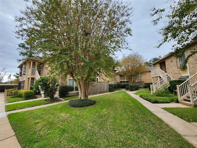 Building Photo - 1311 Antoine Dr