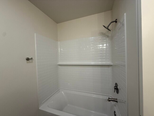 Building Photo - 10506 Beaufort Ave