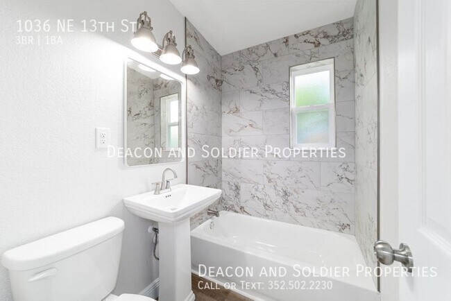 Building Photo - 1036 NE 13th St