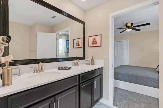 Building Photo - 9016 Sommerset Hills Dr