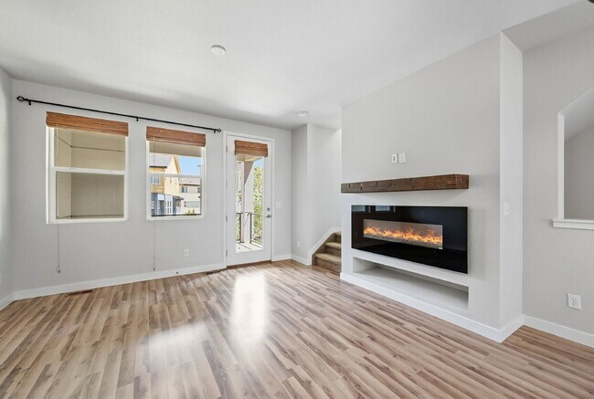 Building Photo - $2,395.95, Two Bedroom, 2.5 bathroom Townhome in Broomfield