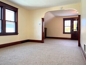 Building Photo - 253 Shirley Ave