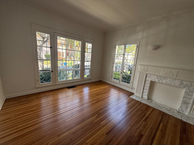 Building Photo - 1062 Masselin Ave