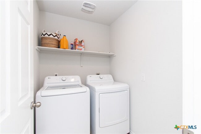Building Photo - 1719 Cedrus Dr