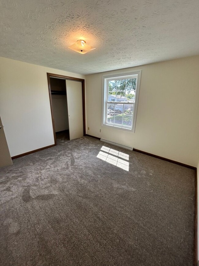 Building Photo - 1093 Stratford St