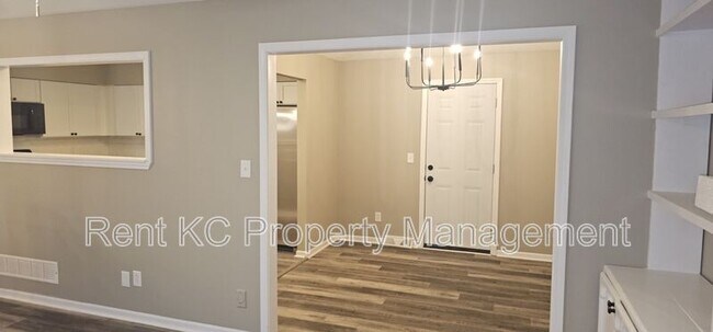 Building Photo - 809 NE 74th St