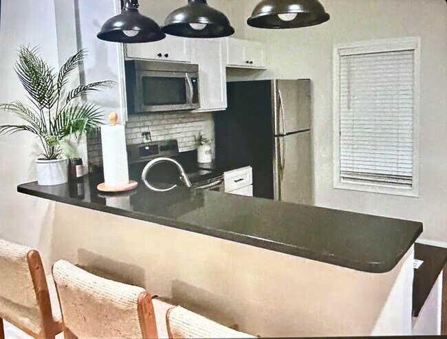 Building Photo - 165 Walton Ave