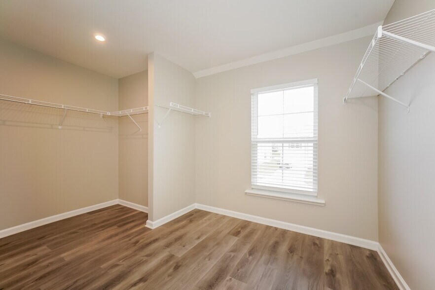 Building Photo - 1119 Barberry Dr