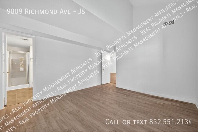 Building Photo - 9809 Richmond Ave.