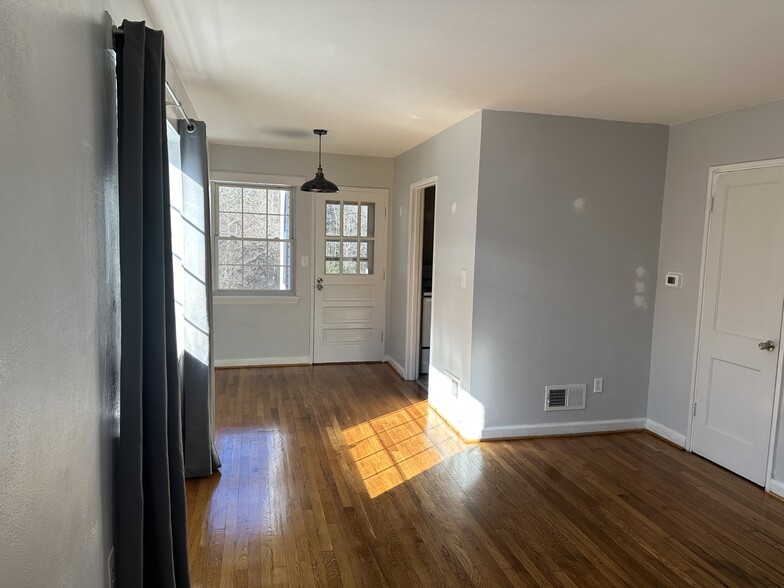 Dining room - 1303 Longwood Ave