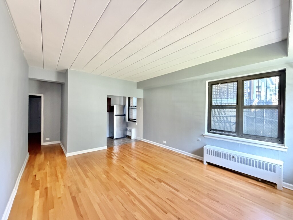 Building Photo - 1360 W Touhy Ave