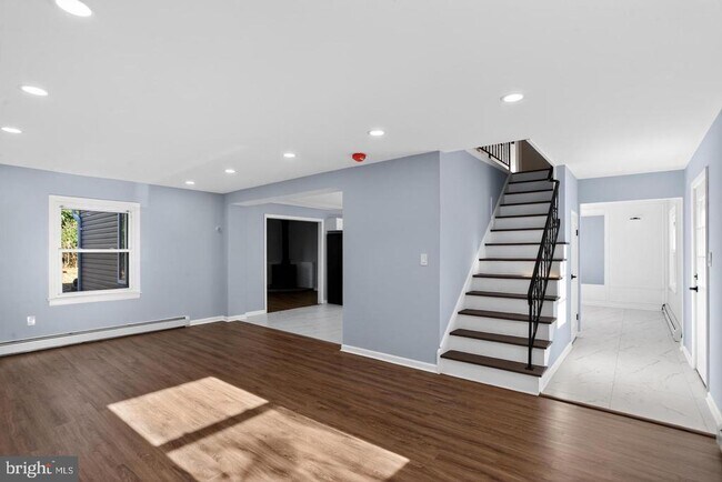Building Photo - 78 Barrington Ln