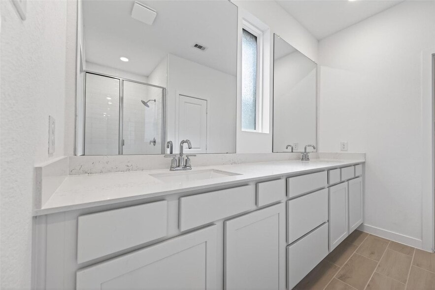 Building Photo - 27435 Sunterra Village Dr