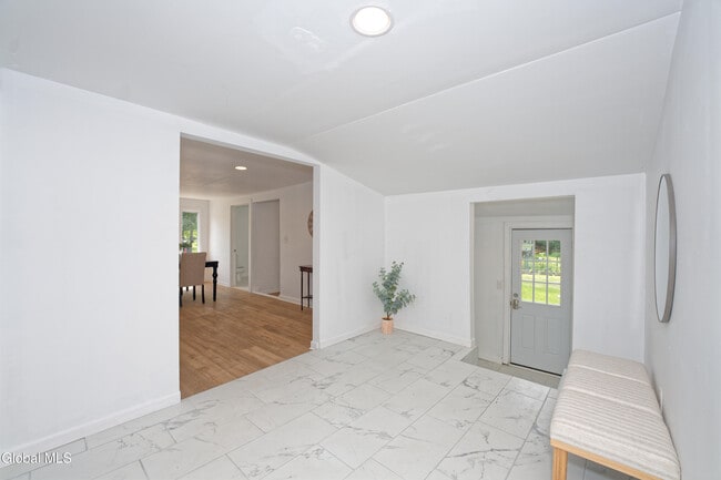 Building Photo - 714 NY-29