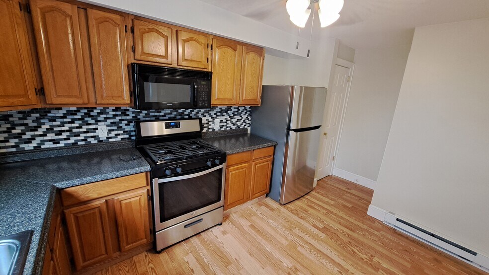 Primary Photo - 99 Short St