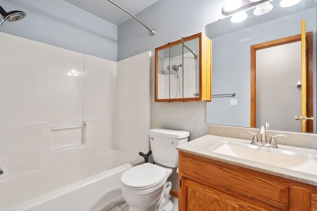 Building Photo - 3-Bedroom Ranch Home Close to Downtown Wellington