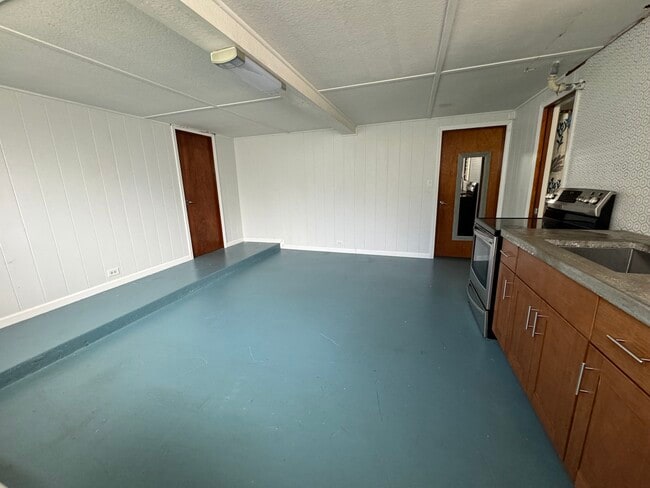 Building Photo - 2325 Palolo Ave