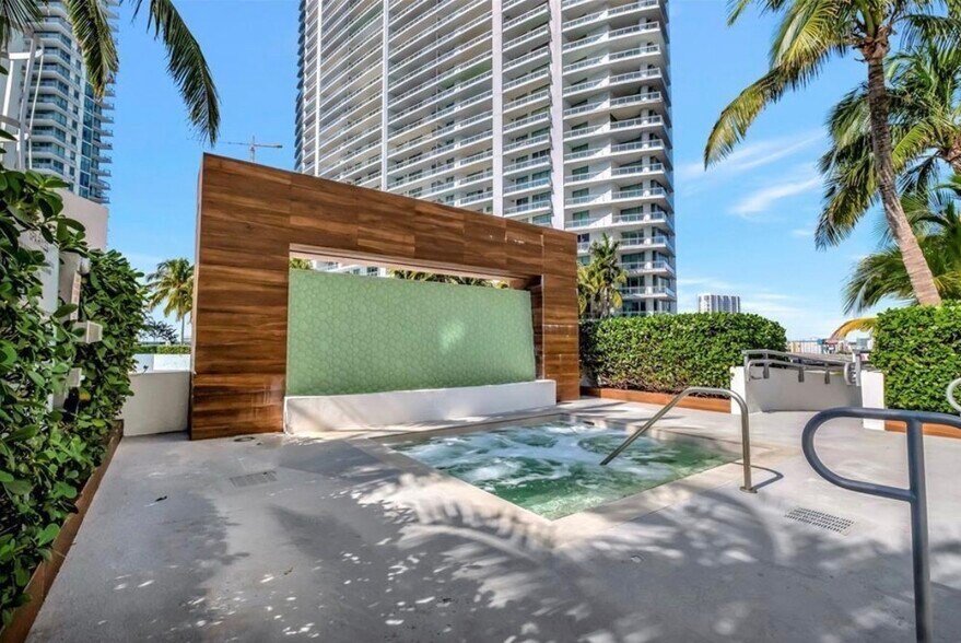 Building Photo - 350 S Miami Ave