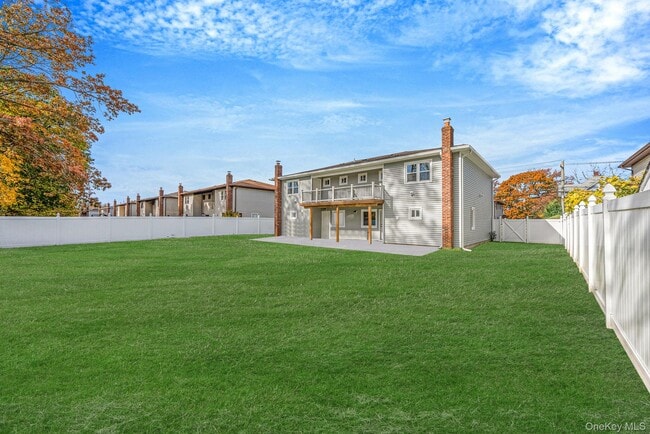 Building Photo - 54 Evergreen St