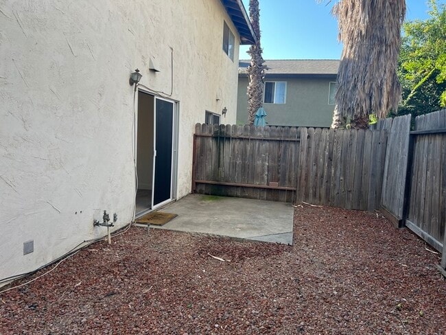 Building Photo - 845 Carro Dr