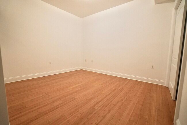 Building Photo - 5 Monitor St