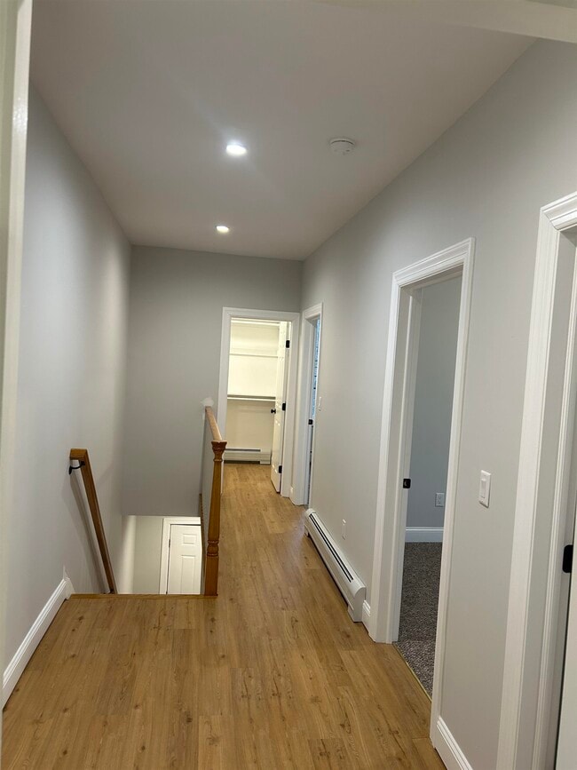 Building Photo - 1524 Union Turnpike