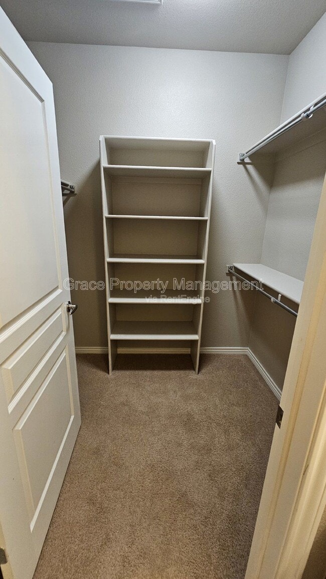 Building Photo - 11992 W Long Cir