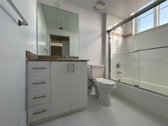 Building Photo - 9357 SW 77th Ave