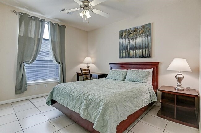 Building Photo - 2078 Laverne St