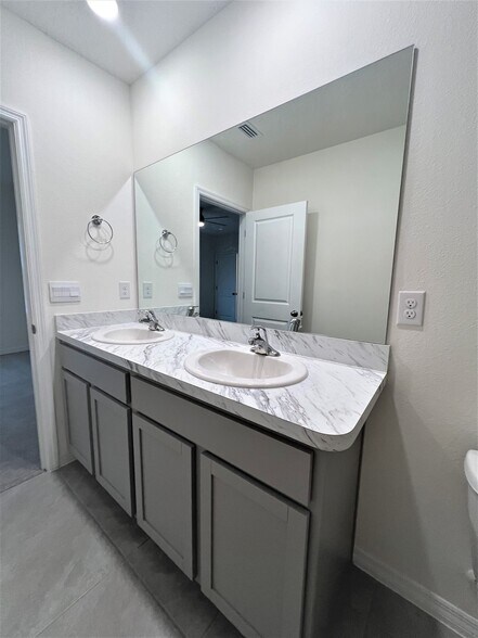 Primary bathroom - 5247 Dragonfly Dr