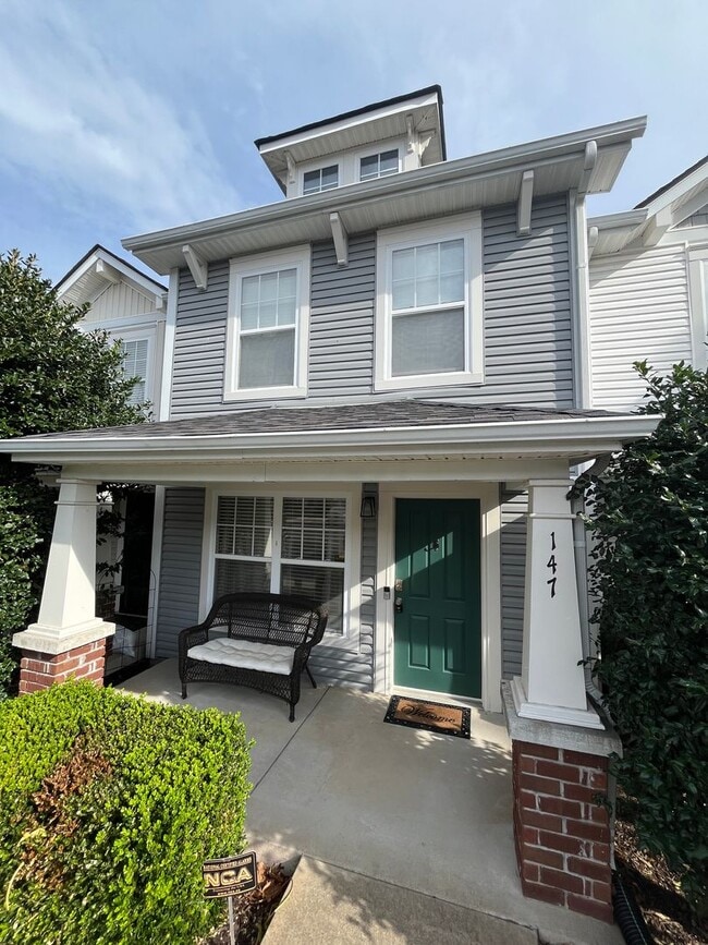 Building Photo - 2 Bedroom Townhome Near Lenox Village!