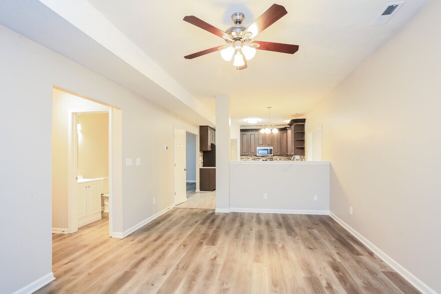Building Photo - 147 Fountain Dr
