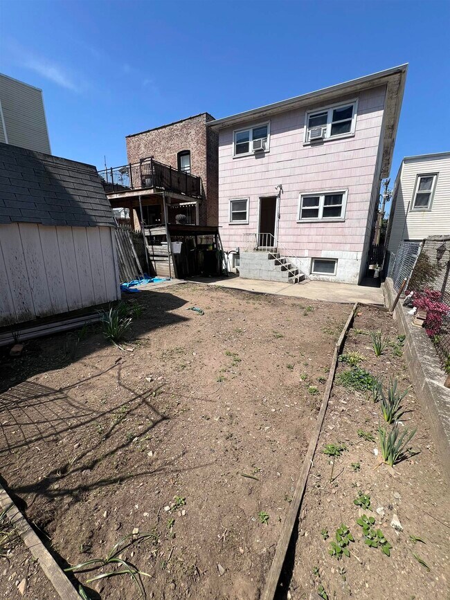 Building Photo - 304 Columbia Ave