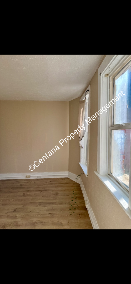 Building Photo - 614 W Park St