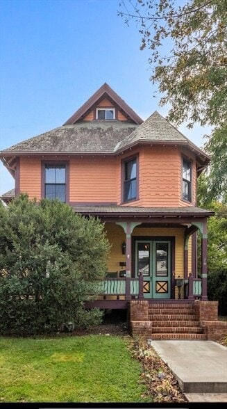 Building Photo - 118 Elm St