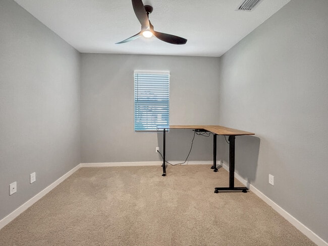 Building Photo - 5989 SE Sky Blue Cir