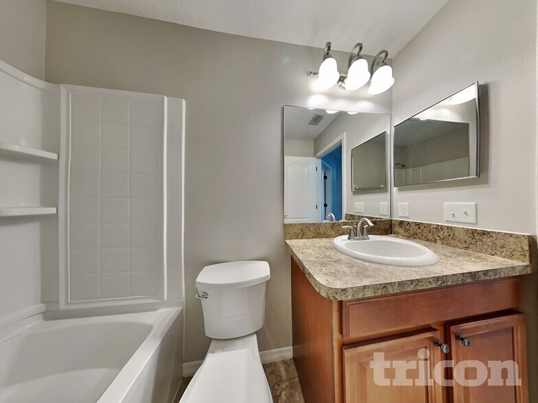 Building Photo - 15518 Telford Spring Dr