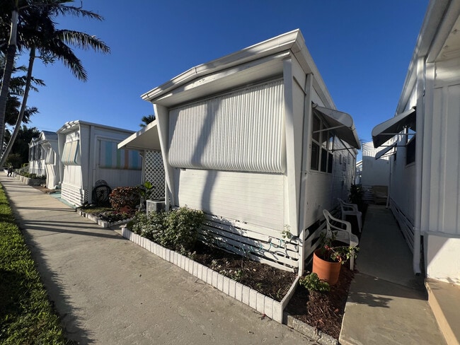 Building Photo - 21 Ruthmary Ave