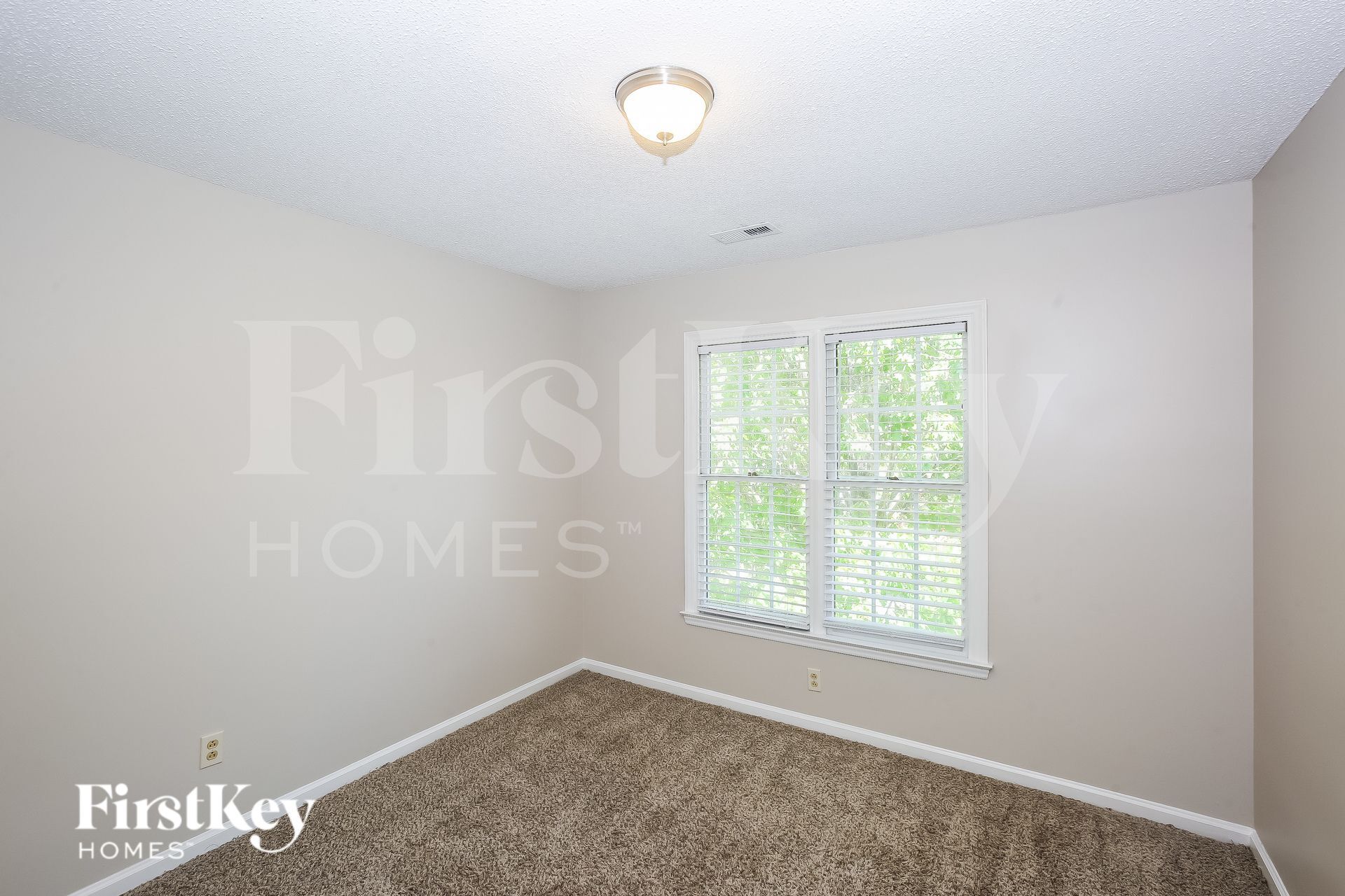 Building Photo - 10400 Hellebore Rd