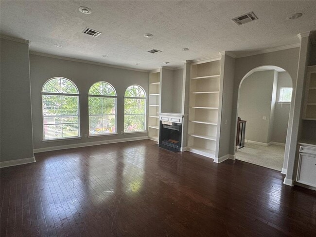 Building Photo - 1419 Sandman St