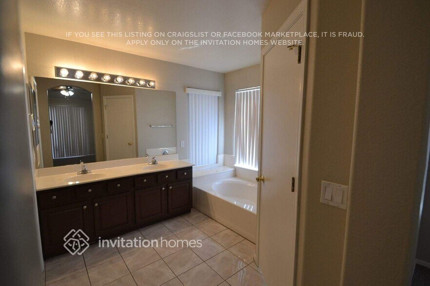 Building Photo - 2046 N 90th Ln