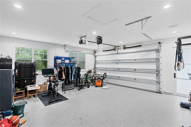 Building Photo - 9301 SW 93rd Ave