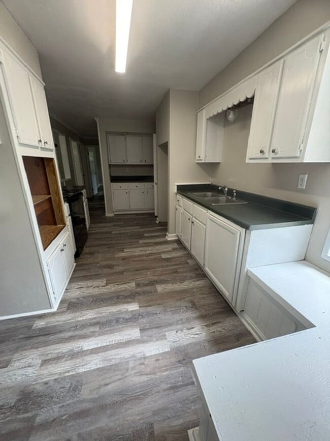 Building Photo - Renovated 3 Bedroom 1.5 Bath Home for Rent!