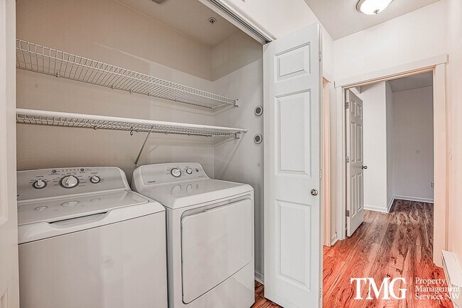 Building Photo - Cute Condo w/ 2 Beds 2 Baths and Patio in Beaverton!